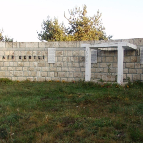 Şair Dertli’linin mezarı